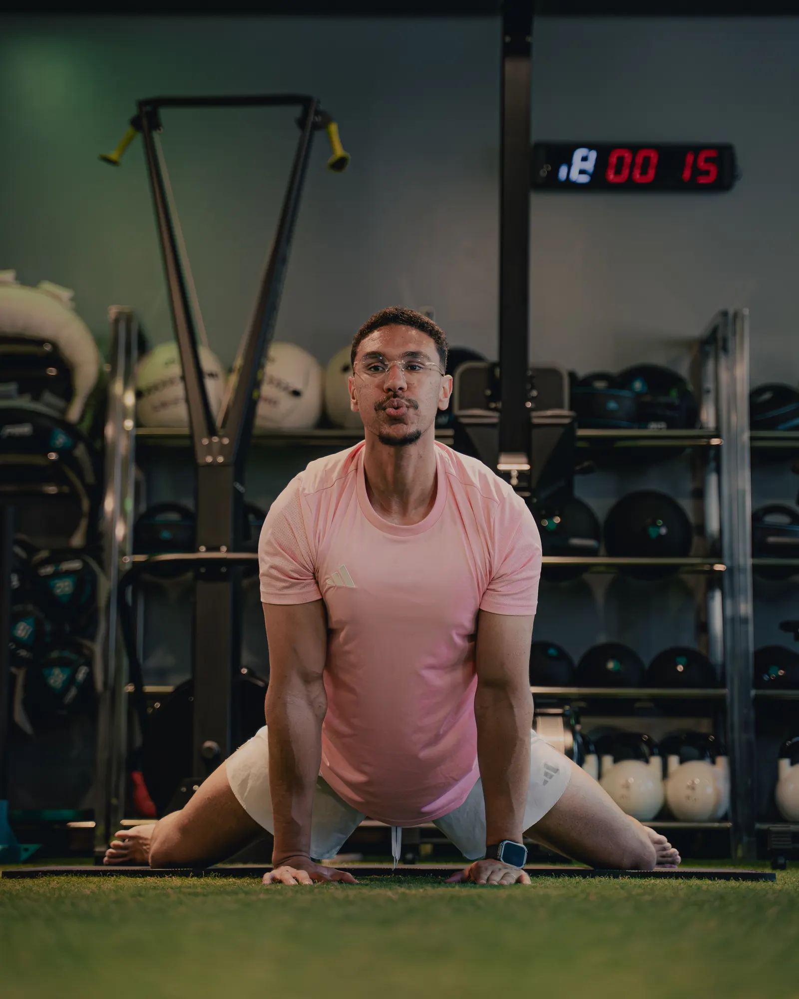 Mobility and breathwork in a Breath session at Canal Forme